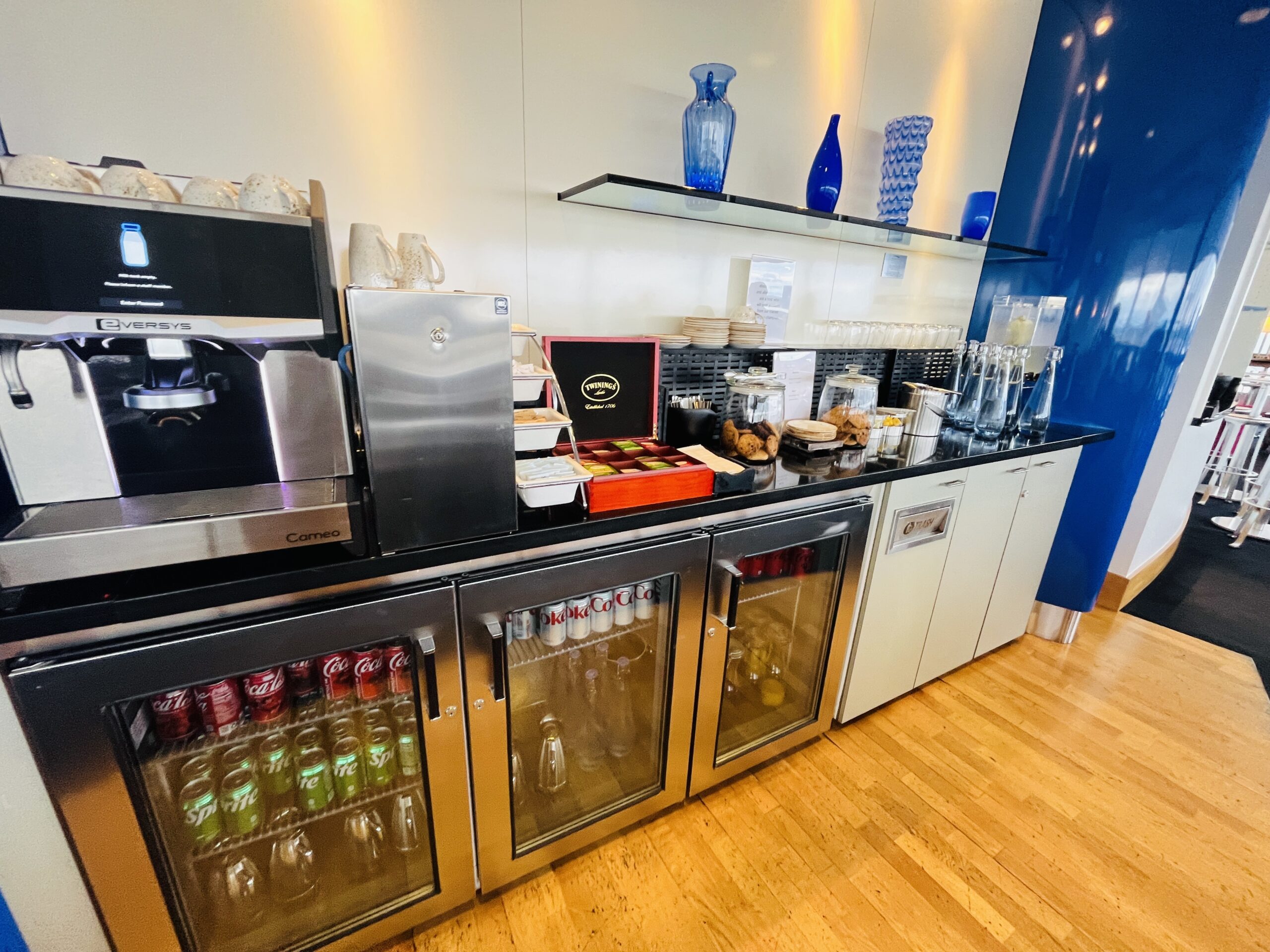 Review British Airways Lounge Seattle Airport (SEA) For Finnair Business Class