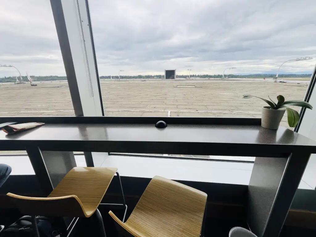 Review British Airways Lounge Seattle Airport (SEA) For Finnair Business Class