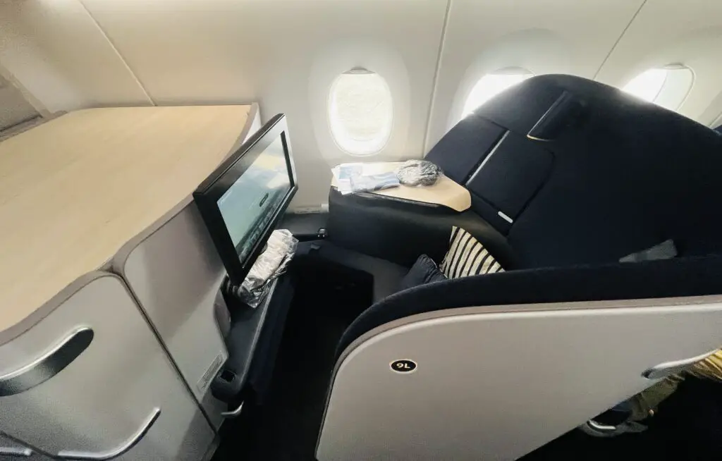 Review Finnair AY34 Non-Reclining Business Class A350 Seattle (SEA) to Helsinki (HEL)