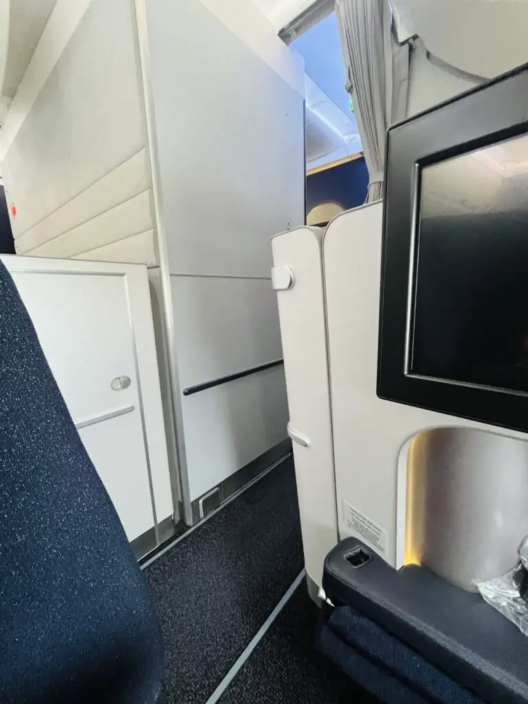 Review Finnair AY34 Non-Reclining Business Class A350 Seattle (SEA) to Helsinki (HEL)